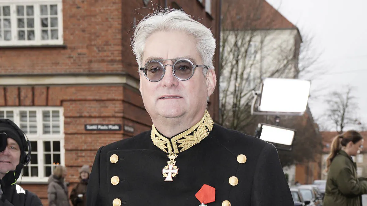 Lise Nørgaards bisættelse: Derfor har Søren Pind uniform på | BILLED-BLADET