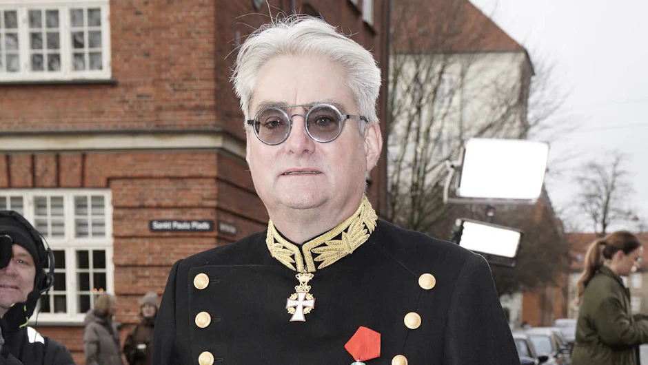 Lise Nørgaards bisættelse: Derfor har Søren Pind uniform på | BILLED-BLADET