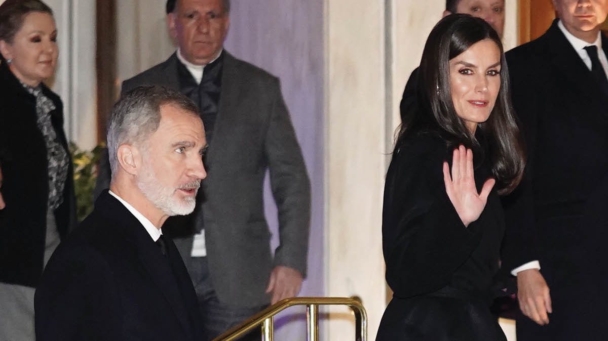 Kong Felipe og dronning Letizia ankommer til Hotel Bretagne i Athen.
