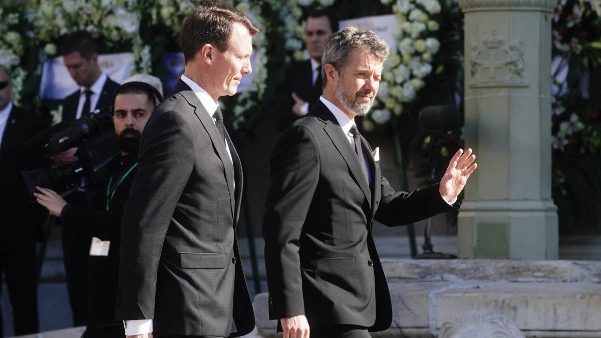 Prins Joachim og kronprins Frederik ankommer til Metropolis-katedralen.