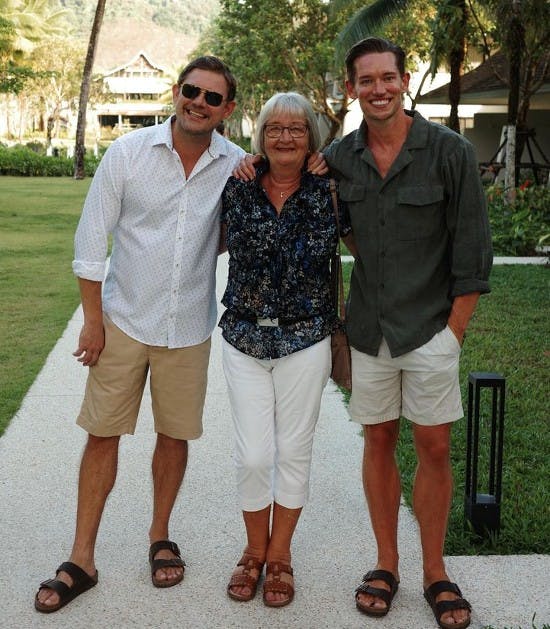 Morten Kjeldgaard (th) sammen med mor Inge-Lise og bror Thomas