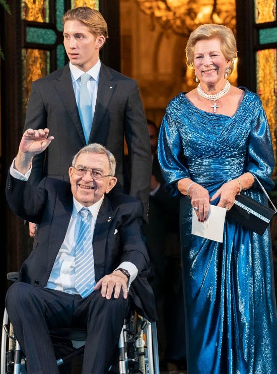 Tino, dronning Anne-Marie og kong Konstantin ved prins Philippos' og prinsesse Ninas bryllup i 2020.