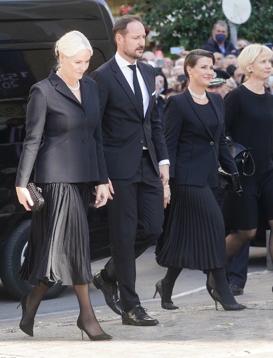 Kronprins Haakon ankom med kronprinsesse Mette-Marit og prinsesse Märtha Louise. 