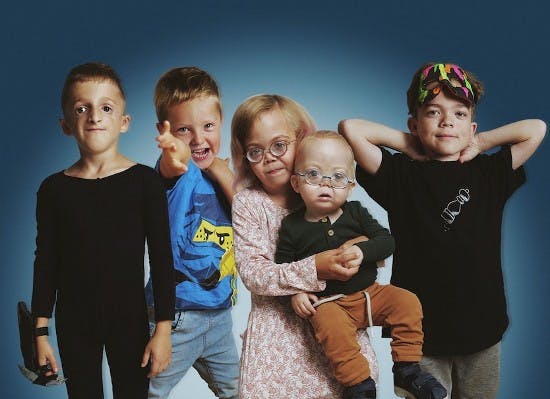 Theo, Niels, Nalina med Noor og Hjalte fra "De sjældne danskere"