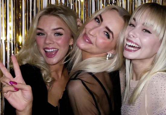 Asta Björk, Mille Funk og Jenna Bagge.