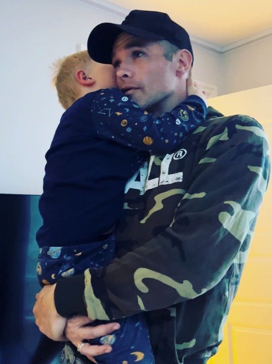 Silas Holst med syvårige Bob Jones