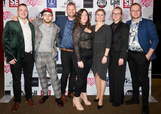 Katja Gullaksen og hendes bror (t.h.) var til Reality Awards med flere af de "Landmand søger kærlighed"-deltagere.