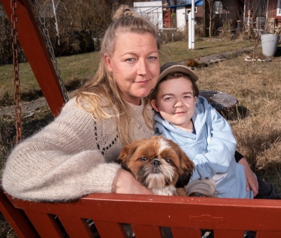 Hjalte Rytkov med sin mor Heidi.