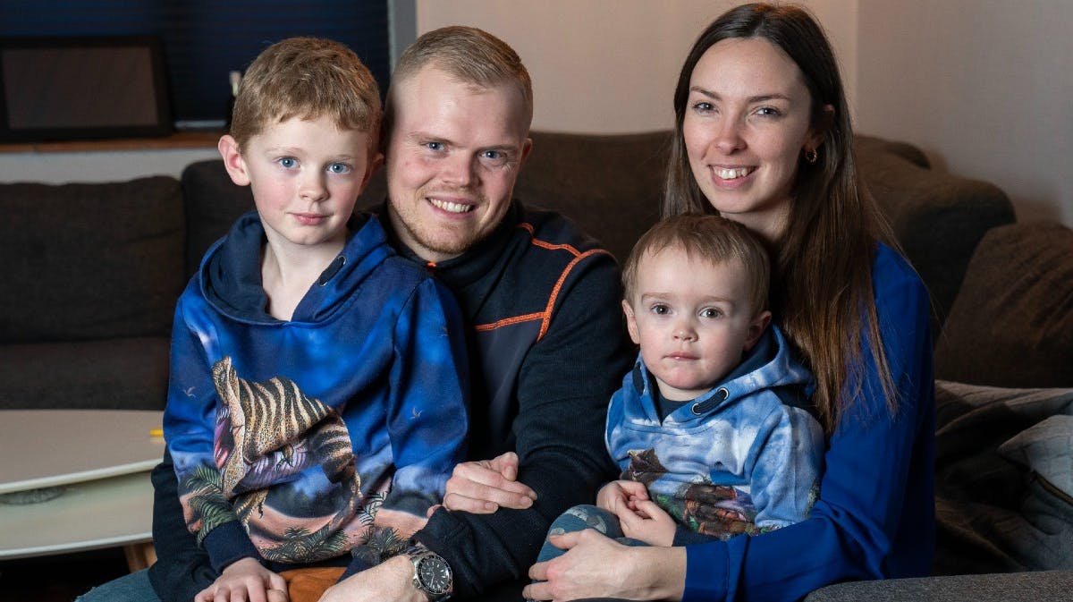 Mads og Lena med sønnerne Malthe og Asmus.