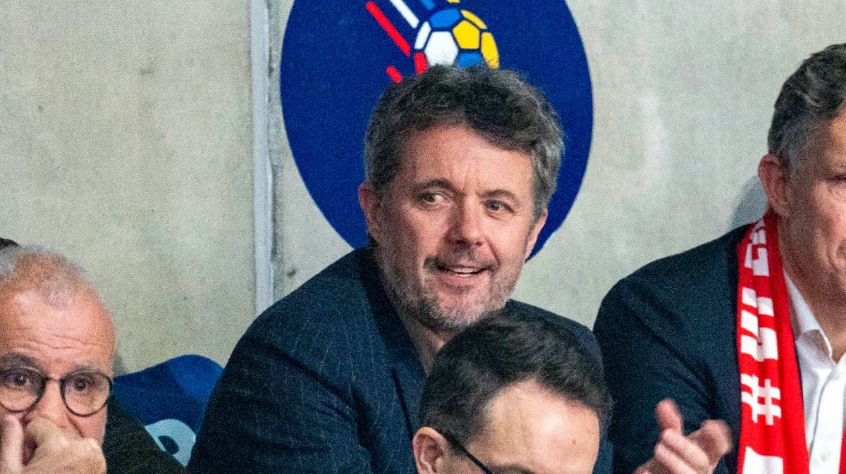 Kronprins Frederik ved finalekampen søndag aften.