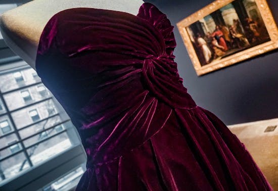 Et udsnit af prinsesse Dianas netop solgte kjole.