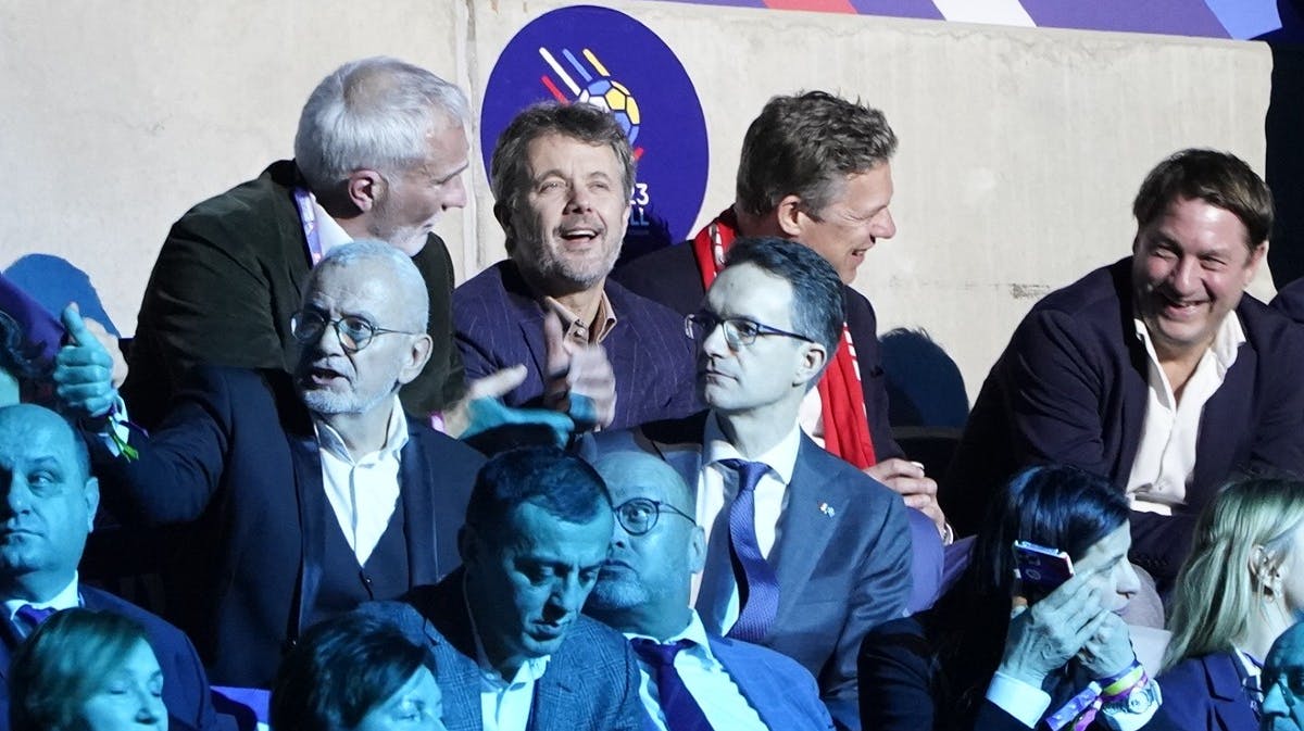 Kronprins Frederik på plads i Stockholm søndag aften. 