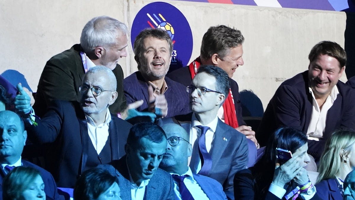 Kronprins Frederik på plads i Stockholm søndag aften. 