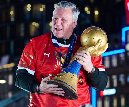 Nikolaj Jacobsen med VM-trofæet