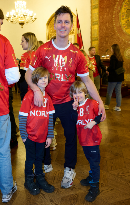 Ærlige Hans Lindberg: Det er rigtig svært for mine sønner | BILLED-BLADET