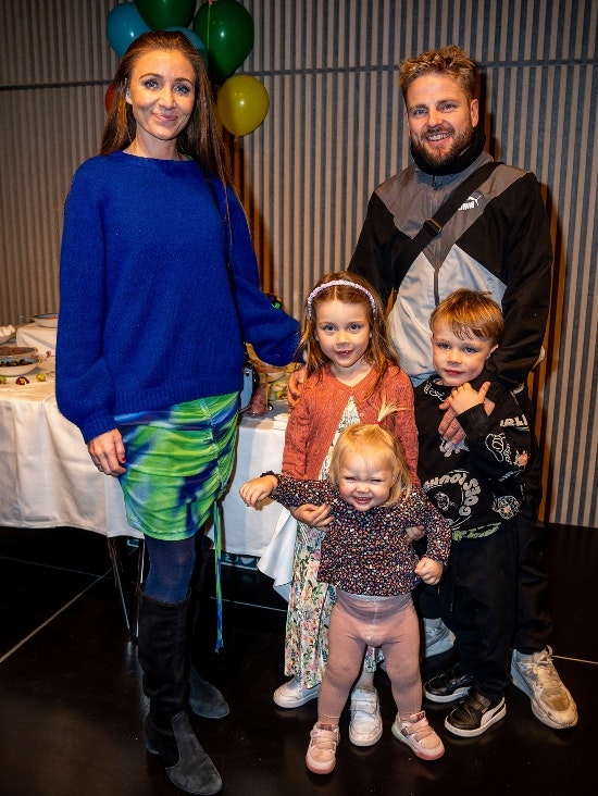 Stephanie og Kasper Fisker med deres tre børn