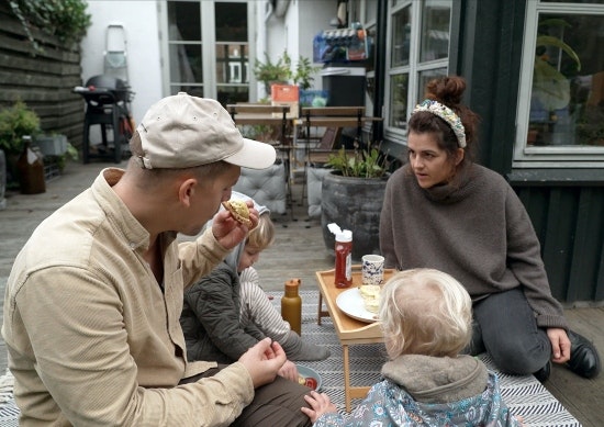 Petra Nagel med kæresten Asbjørn Munk og deres to børn Pelle Emil og Rosa
