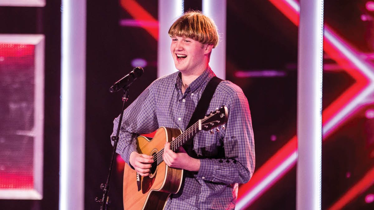 "X Factor"-deltageren Theodor havde glemt guitaren, men det blev hans redning.