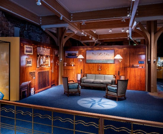 Den kongelige salon på kongeskibet gengivet på smuk vis i udstillingen på Koldinghus.
