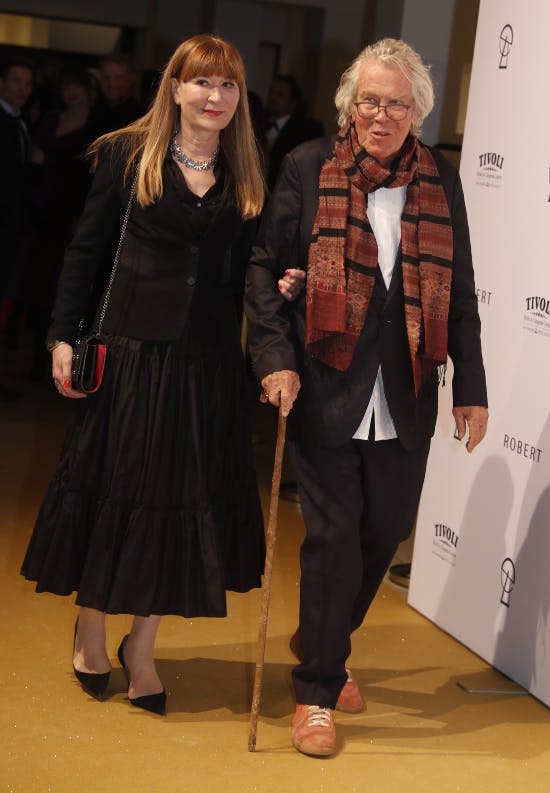 Bente Klarlund og Jørgen Leth ankommer til den guldbelagte løber.
