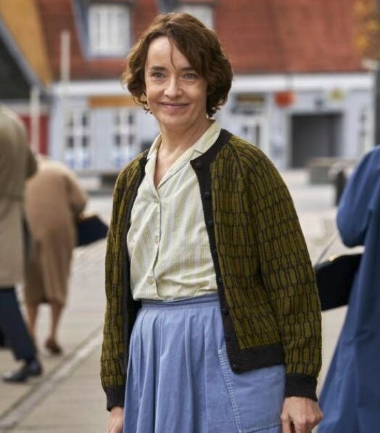 Maria Rossing som Birthe i "Carmen Curlers".