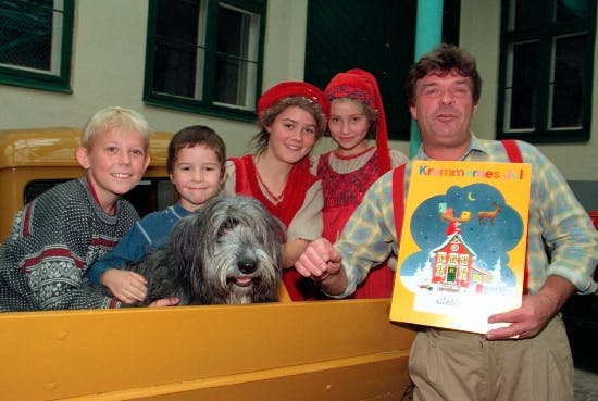 Per Damgaard Hansen spillede Krumme. Her ses han med Grunk, Stella & Nova samt Krummefar, Jens.