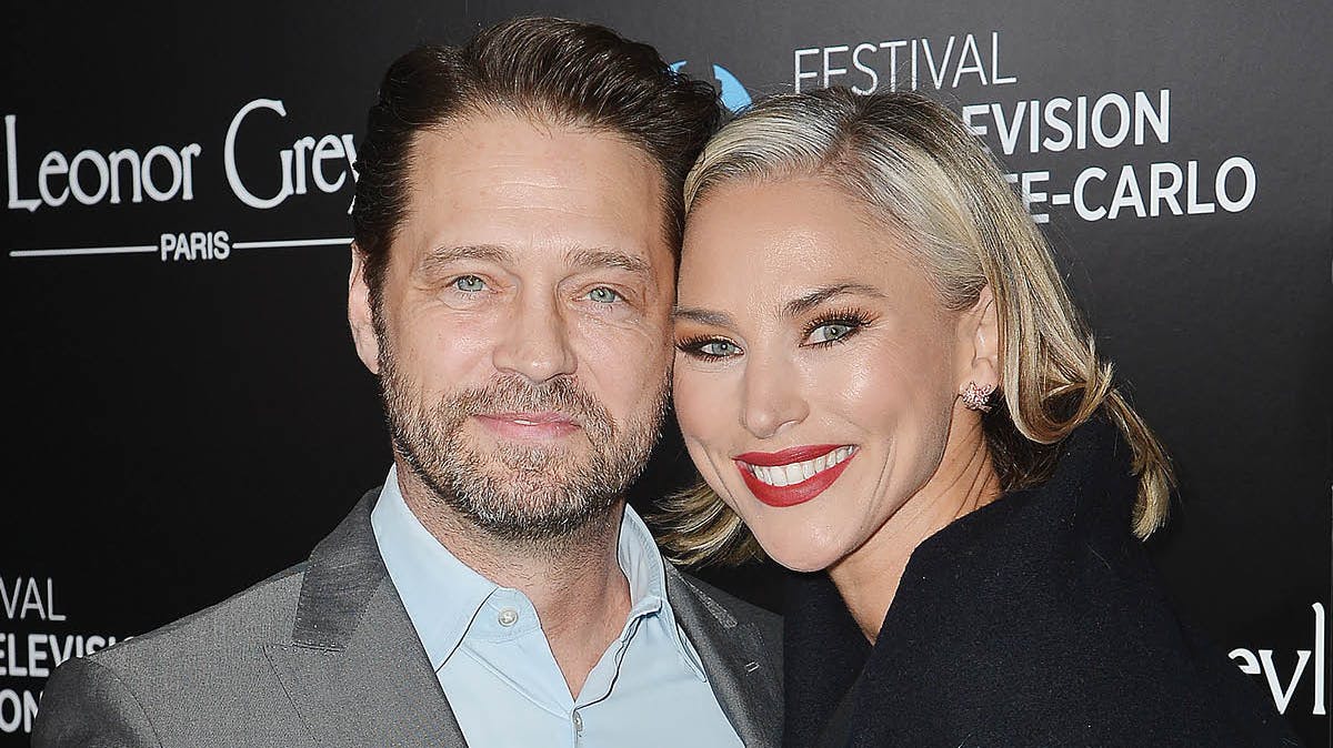 Jason Priestley med hustruen Naomi. 