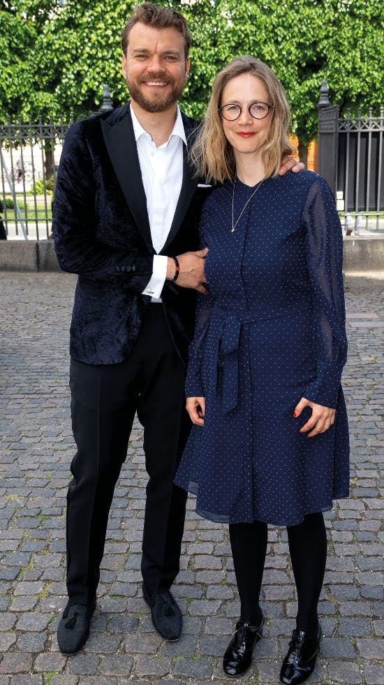 Pilou Asbæk og Anna Bro
