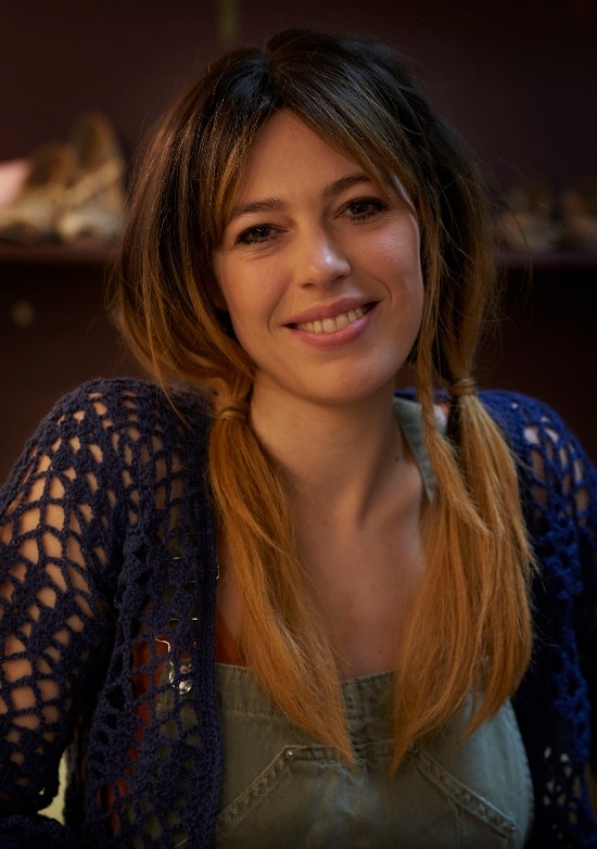 Rebecca Rønde Kiilerich som Henny.