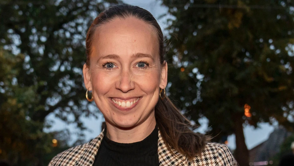 Se billedet: En ung Merete Mærkedahl giver den gas i rollen som Sally ...