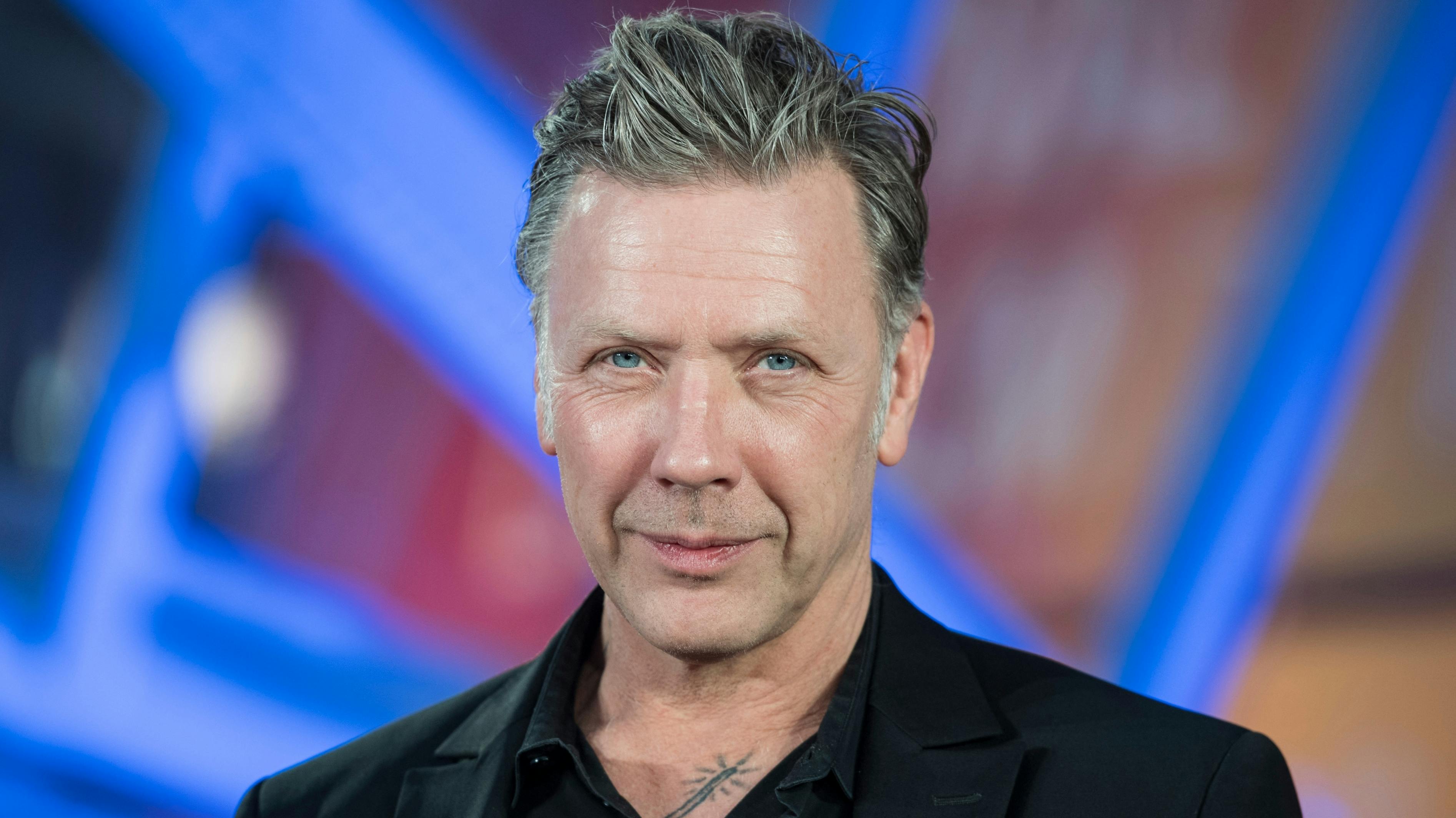 Mikael Persbrandt. 