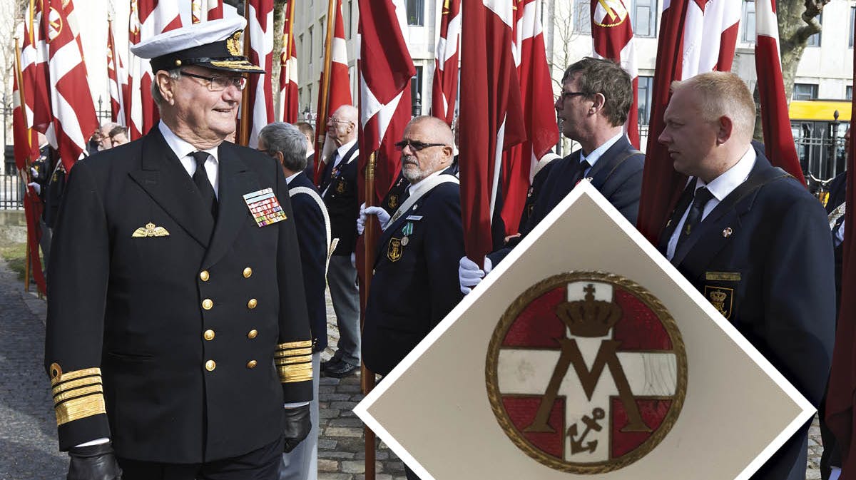 Prins Henrik til festgudstjeneste i Holmens Kirke i anledning af Marineforeningens 100-års jubilæum i 2013. Indsat: Medlemsemblem fra Marineforeningen.