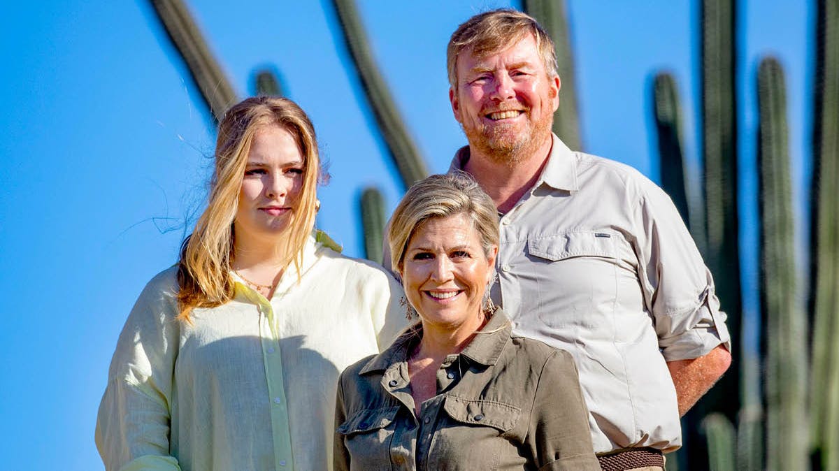 Hollands tronfølger, prinsesse Amalia, har været på "dronningeskole" i Caribien med sine forældre, kong Willem-Alexander og dronning Maxima. 