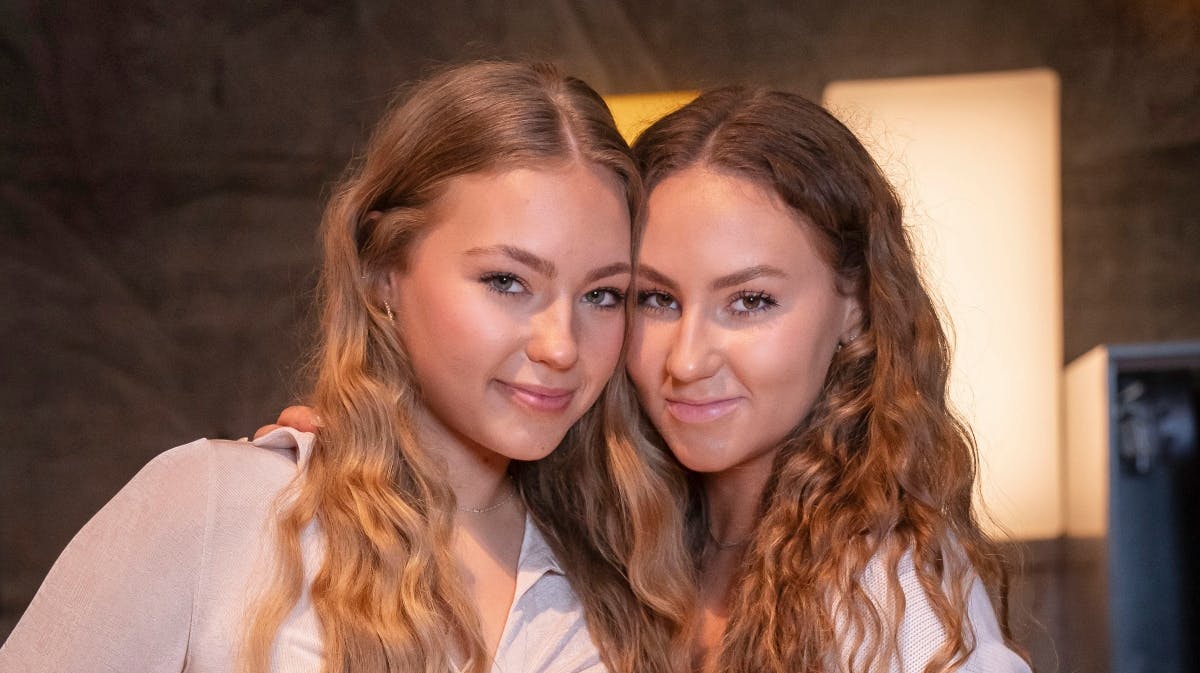 Sara Victoria og Brynja Mary.