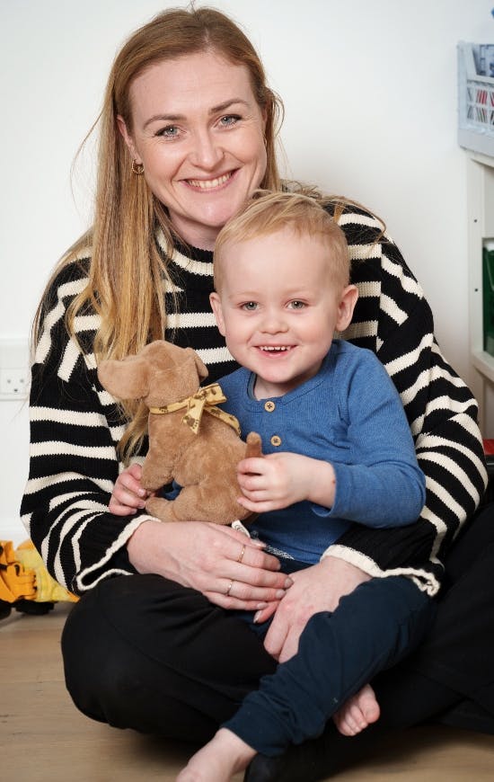 Michelle Olsen med sønnen Vilfred. 