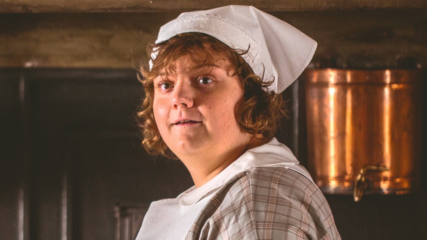 Ena Spottag som Martha i "Badehotellet".