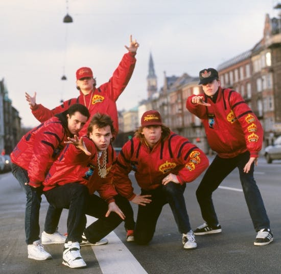 Deepee, Per Pedersen, og lillebror Chief 1, Lars Pedersen, samt Master Phoze, Georgios Sagos, MC Pete, Peder Musing og MC Swan, Øyvind Hagen Traberg