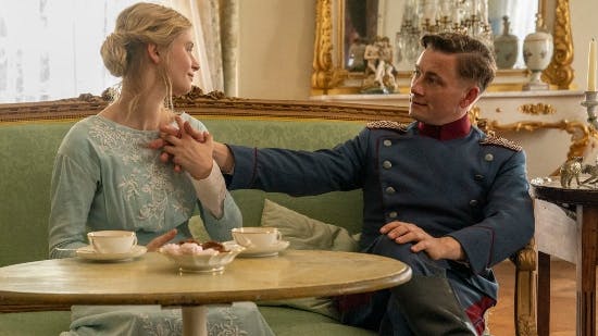 Clara Rosager og Esben Smed i "Kysset".