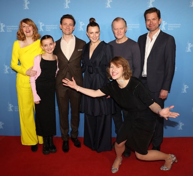 Instruktør og manuskriptforfatter på ”Agent”, Nikolaj Lie Kaas, og skuespillerne fra serien, Esben Smed, Ulrich Thomsen, Julie Agnete Vang, Mathilde Arcel og unge Selma Sol í Dali Pape.