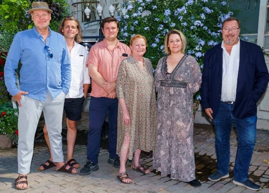 Tivolirevyen genopstår til sommer med Lisbet Dahl i spidsen. 