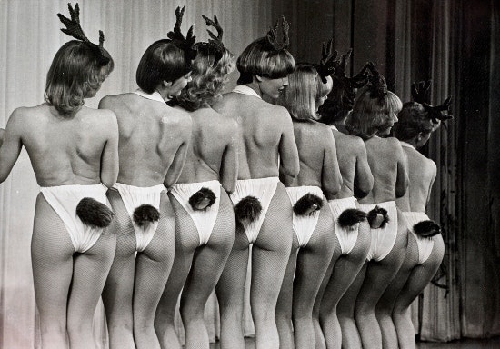 Dansepigerne i dådyrkostume 1976.