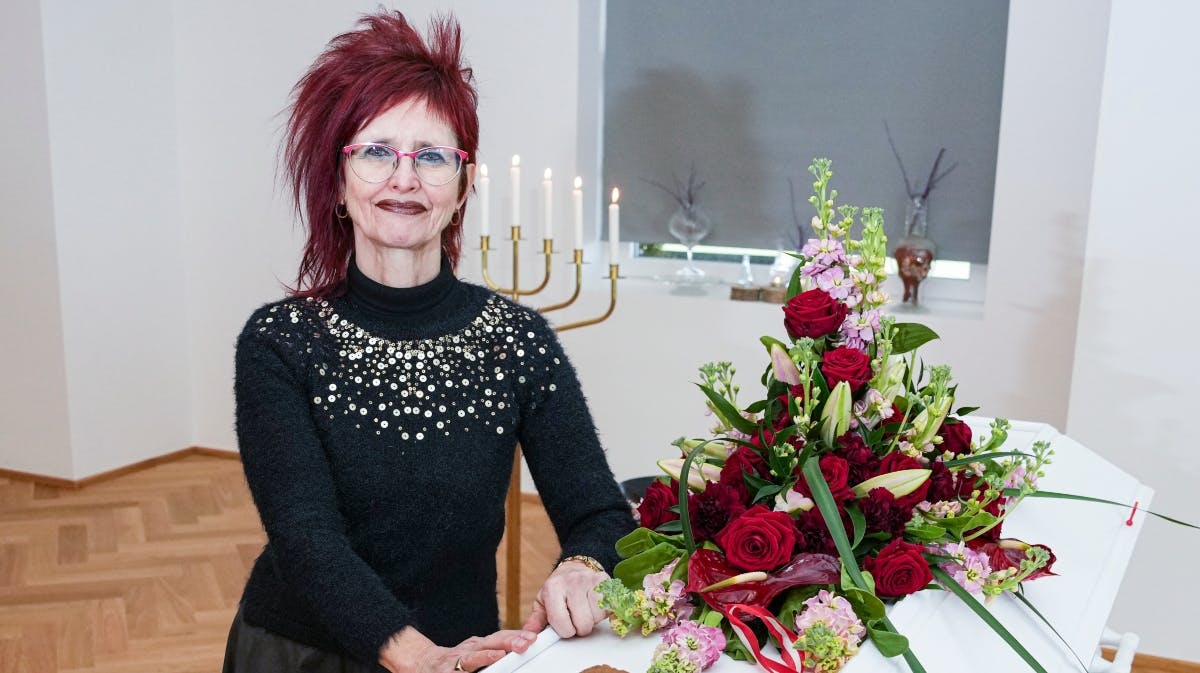 Sussi ved Leos kiste