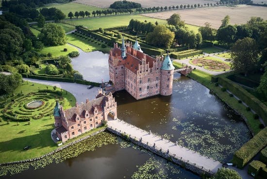 Egeskov Slot på Fyn.