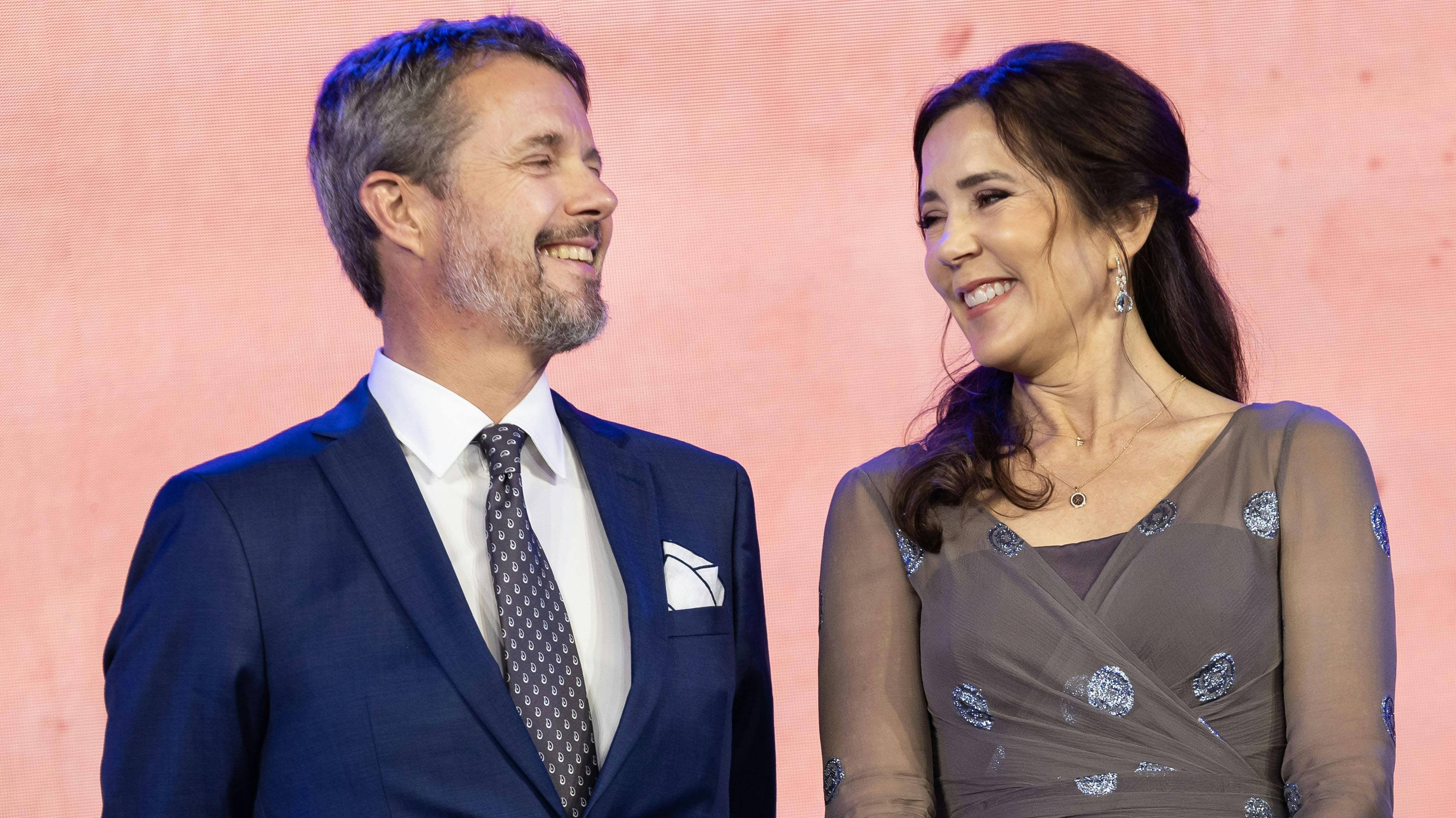 Kronprins Frederik og kronprinsesse Mary til jubilæumsfest på&nbsp;Hotel Grand Chola i Chennai.
