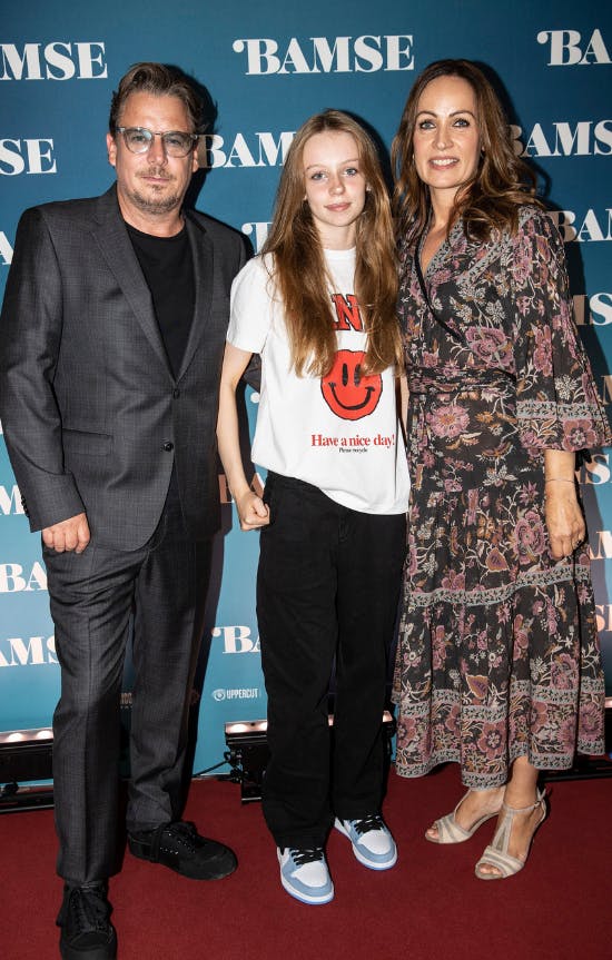 Anders W. Berthelsen med sin hustru, Christina, og deres datter, Vigga.