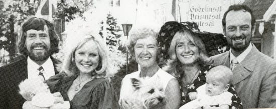 Bo Bendixen (t.v.) med sin daværende hustru Britta Michaelsen, moren Mitzi, søsteren Britt og hendes daværende mand, Gene Nettles. 