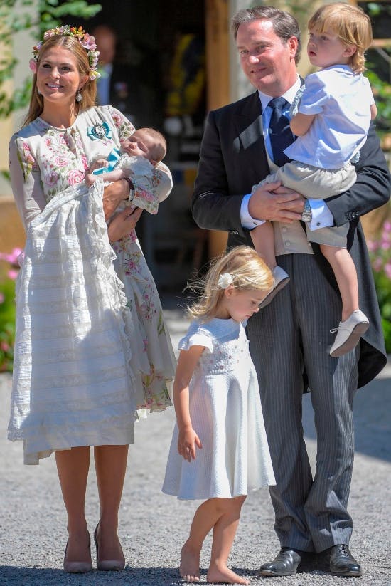 Prinsesse Madeleine og Chris O'Neill med deres tre børn. 
