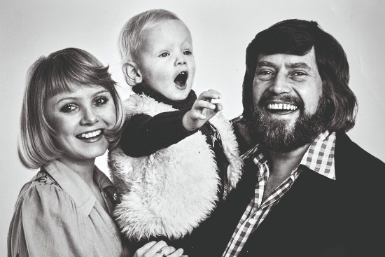 Britta Michaelsen med Bo Bendixen og sønnen Emil.