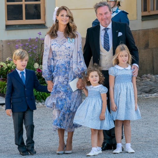 Prinsesse Madeleine og Chris O'Neill med deres tre børn. 