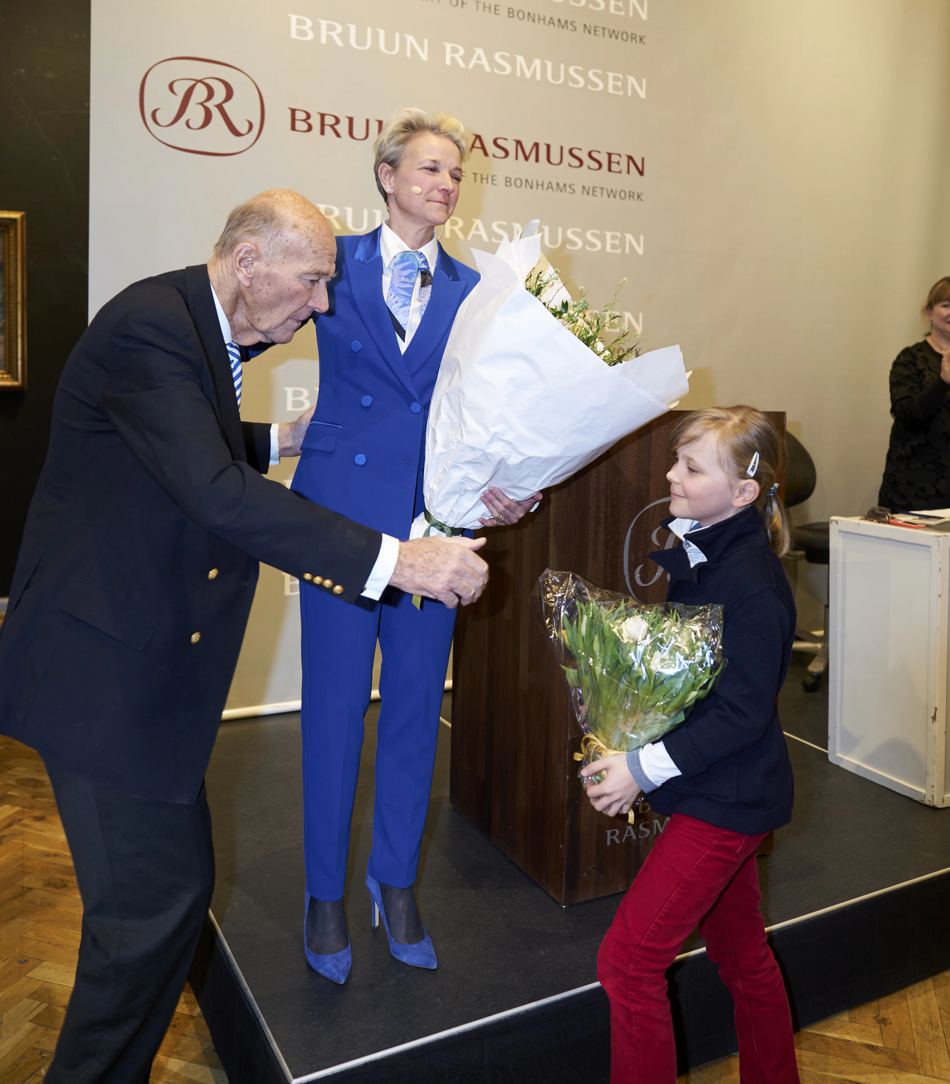 Zech Rasmussen Ved mors side: Alexa Bruun Rasmussen fik flotte blomster af datteren ...